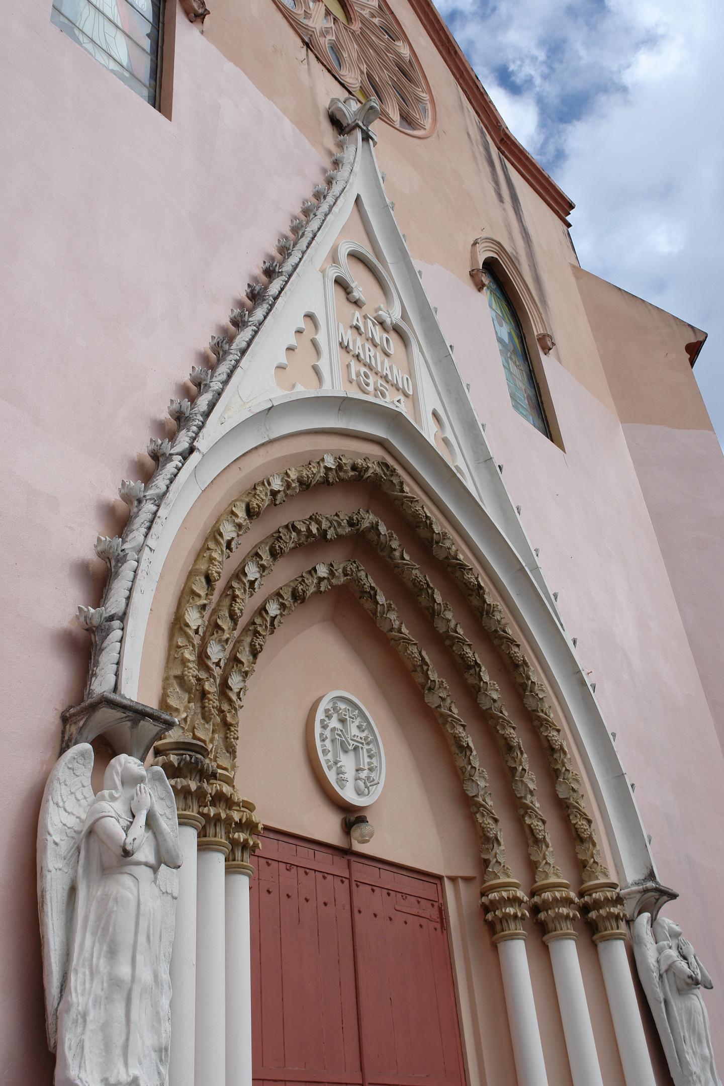 Colegio La Milagrosa - Capilla - San Juan (Río Piedras) - 2011 00001